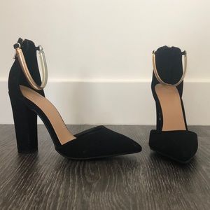 **flash sale**NWOT gold band suede heels